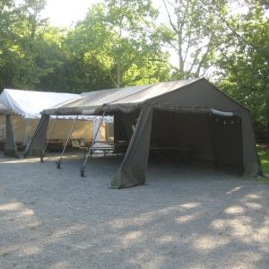 Tente militaire – Segment de toile occasion avec armature